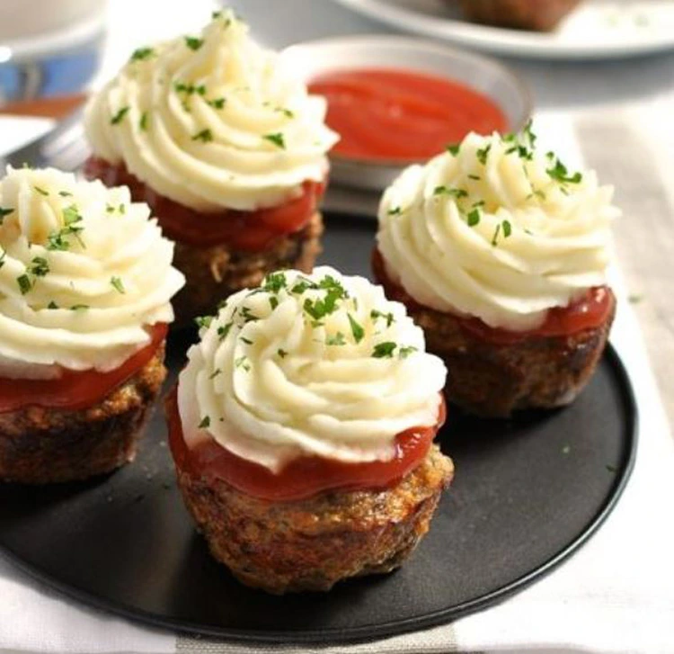 Meatloaf-Cupcakes-With-Mashed-Potato